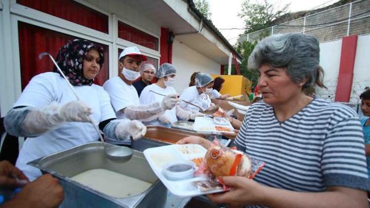 Bayraklı ramazan ayına hazır