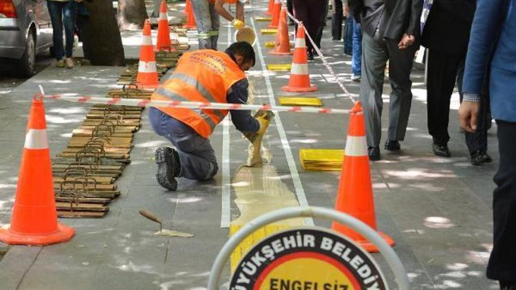 Görme engellilerin iz yolları onarılıyor