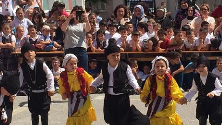 Okul öncesi şenliklerde minikler gösterilerini sundu