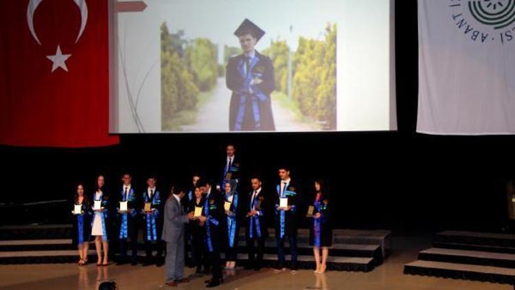 AİBÜ Tıp Fakültesi mezunları diploma aldı