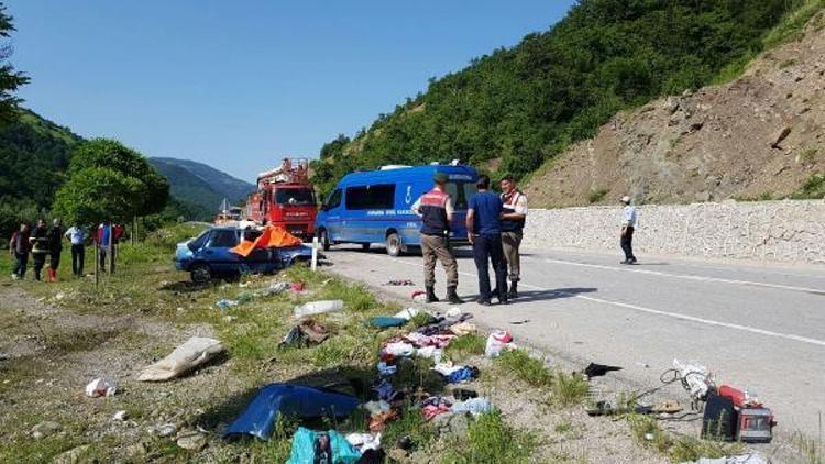 Memlekete dönüş yolunda kaza: 1 ölü, 2 yaralı