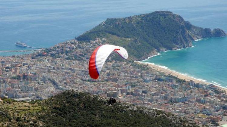 Turizmde yeni alternatif yamaç paraşütü