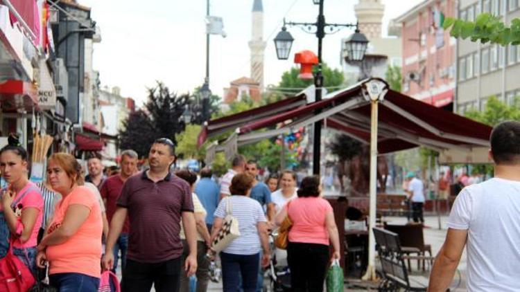 Edirne’de caddelere sineksavar konuldu