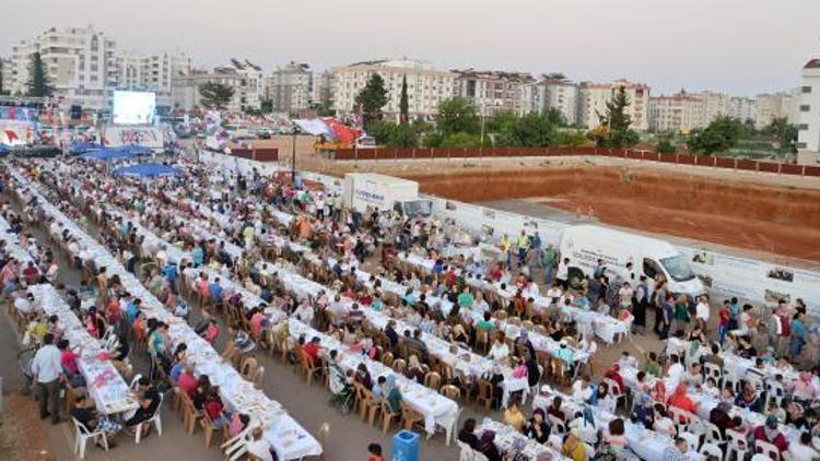 Muratpaşadan 20 bölgede iftar sofrası