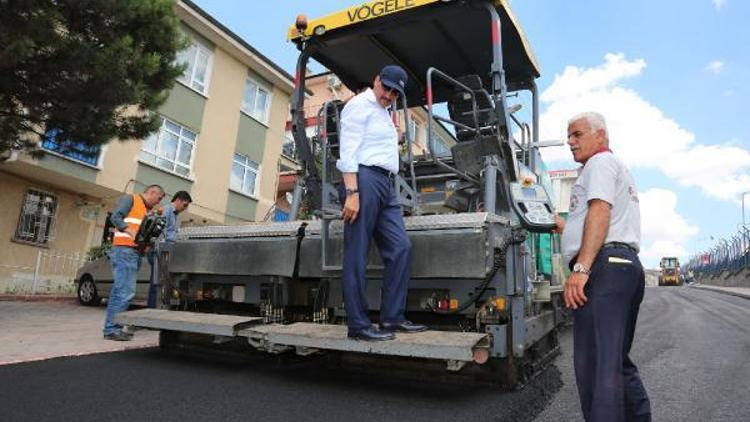 Başkan Ak Asfalt ve kaldırım çalışmasını inceledi