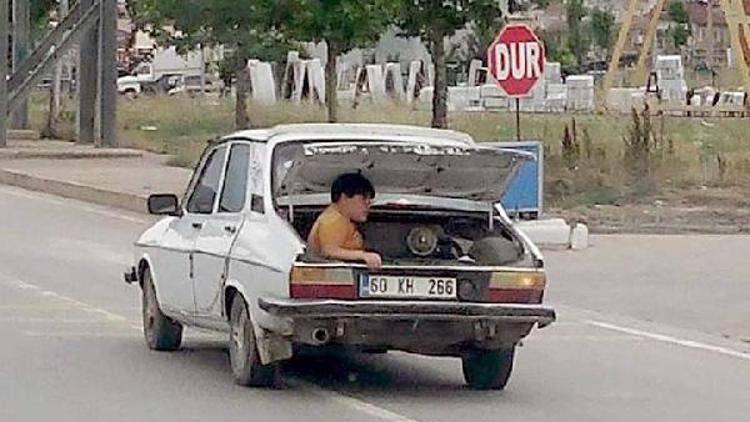 Otomobil bagajında tehlikeli yolculuk