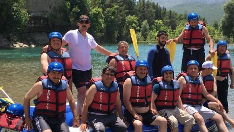 Mahalle muhtarları rafting heyecanı yaşadı