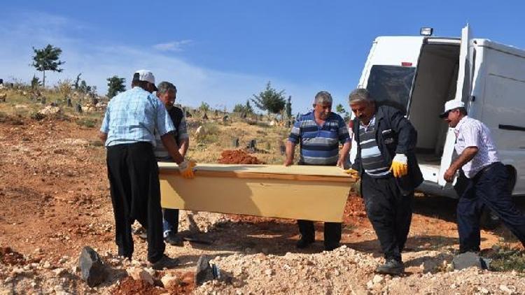 IŞİDin sözde emirinin cesedi Kimsesizler Mezarlığına defnedildi