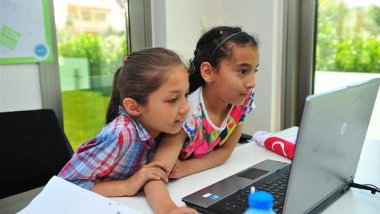 Kızlar okula başladı, şimdi sıra kodlamayı öğrenmede