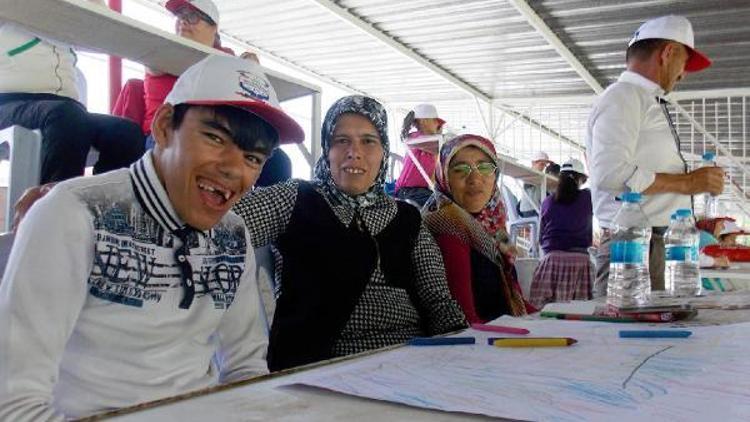 Elmalıda Engelleri Renklerle Aşalım Resim Şenliği