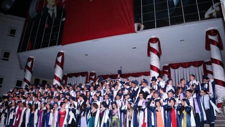 MEV Koleji mezunlarını uğurladı