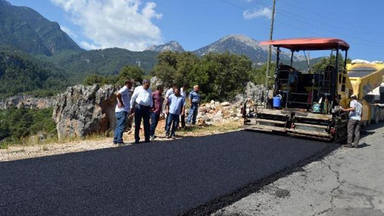 Feslikan Yaylası yoluna sıcak asfalt