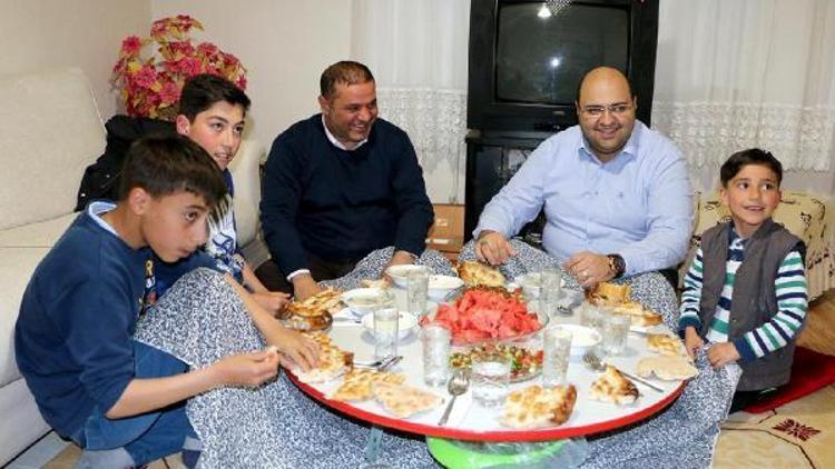 Başkan Orhandan iftarda süpriz