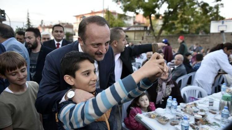 Mahallede iftar var