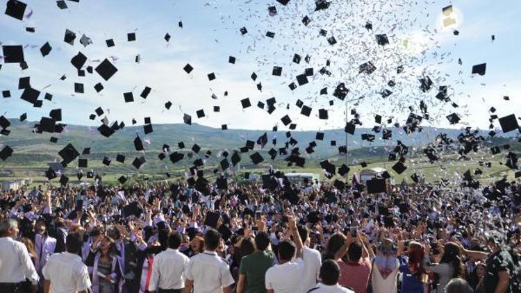 Tunceli Üniversitesinde mezuniyet coşkusu