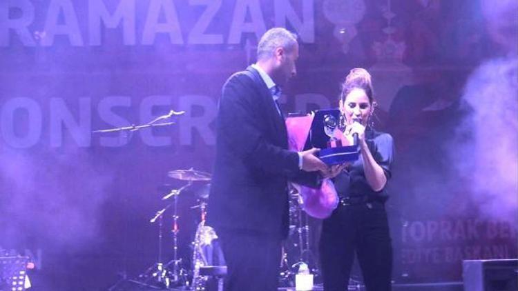İlk halk konserini veren Aynur Aydın; Türkiye’de insana daha fazla değer verilmeli