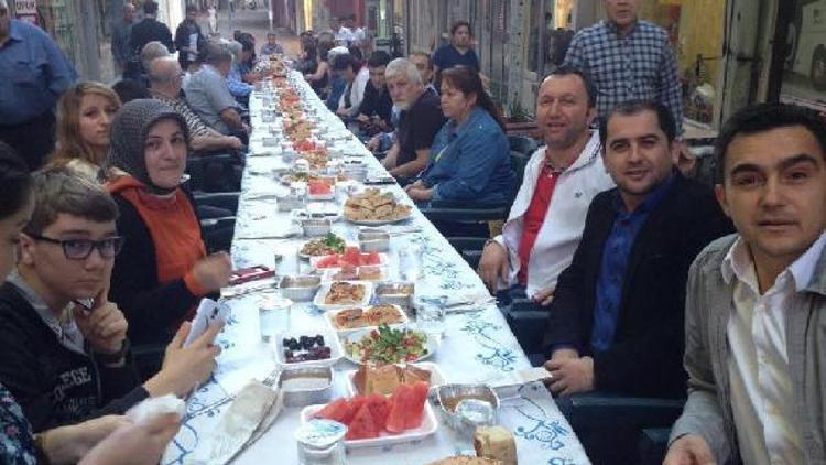 Bartında esnaflar iftar geleneğini sürdürdü