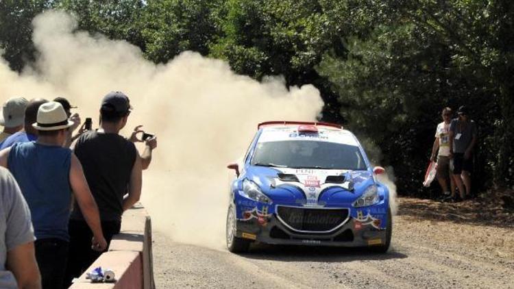 Ford Otosan Kocaeli Rallisinde pilotlar tozu dumana kattı