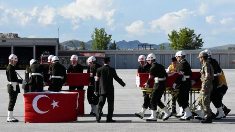 Şemdinli şehitlerine hüzünlü tören