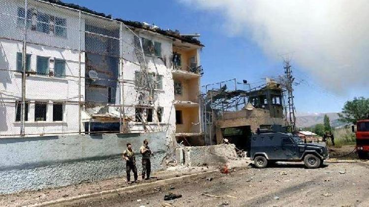 Tunceli Ovacıkta PKK, adliye lojmanları önünde bomba yüklü aracı patlattı: 2si polis 9 yaralı (2) yeniden