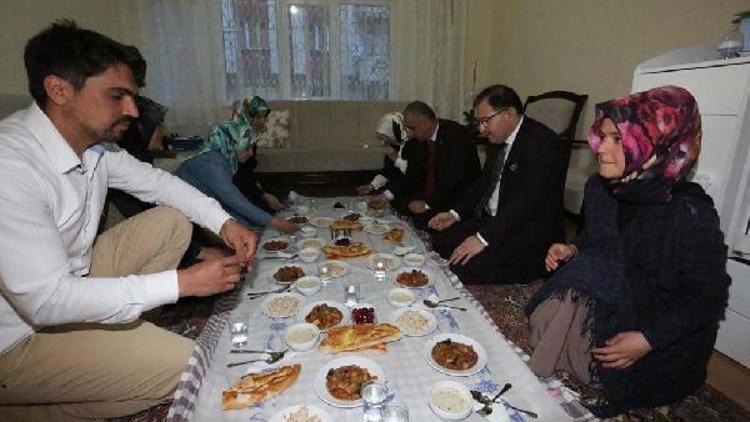 Başkan Aydın, iftar sofrasına konuk oldu