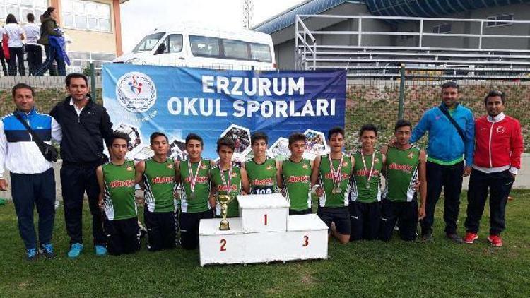 Mehmet Adil İkiz Ortaokulu atletizmde Türkiye ikincisi