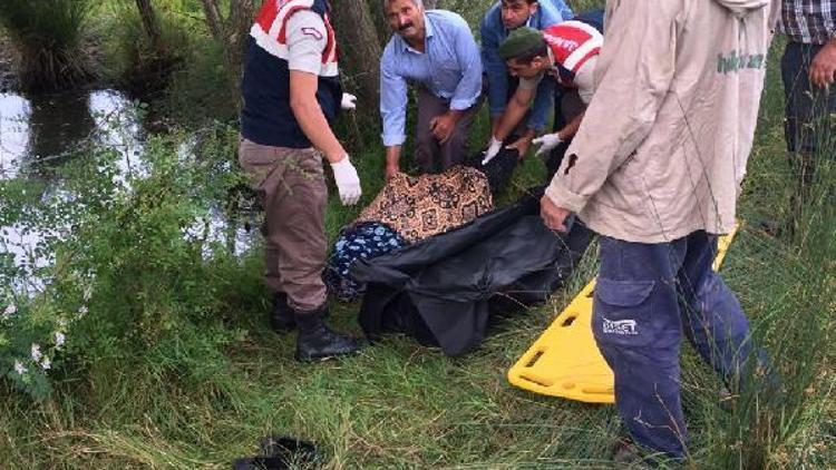 Sahurda evden çıkan kadının su dolu çukurda cesedi bulundu