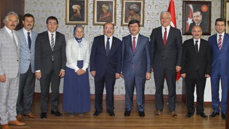Vali Öz, Başkan Gümrükçüoğlu’na veda ziyaretinde bulundu