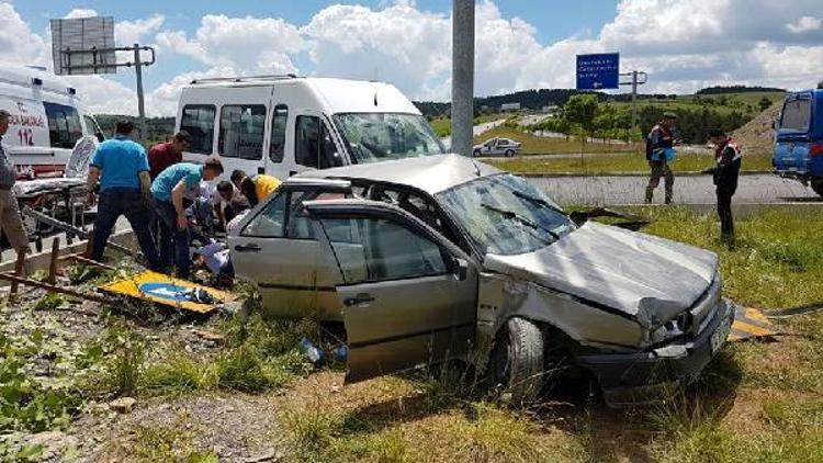 Kastamonuda otomobil minibüsle çarpıştı: 1 ölü, 4 yaralı