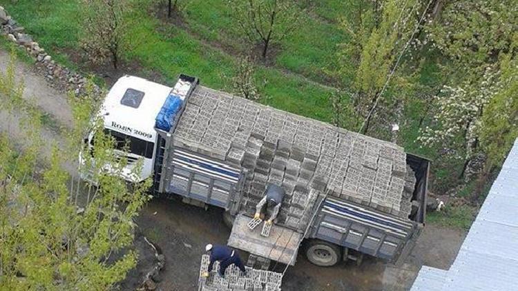 PKKnın katlettiği kamyon şoförünün ailesini Vali Toprak ziyaret etti