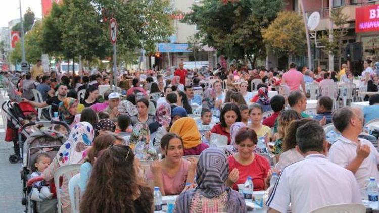 Saruhanlıda 3 bin kişiye iftar