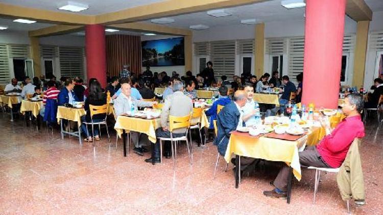 YYÜ Rektörü Battaldan personele iftar