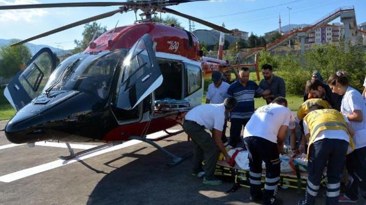 Kazada yaralanan çocuk hava ambulansı ile sevk edildi