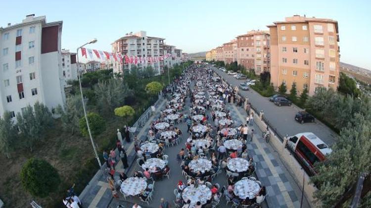 Gölbaşında 10 bin kişi sokakta iftar açtı