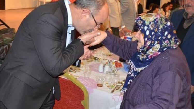 Başkan Gülcüoğlu, şehit ve gazi aileleriyle iftarda buluştu