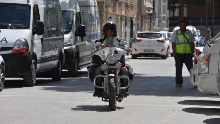 Motosikletiyle Türkiye turuna çıkıp, engellilere destek oluyor