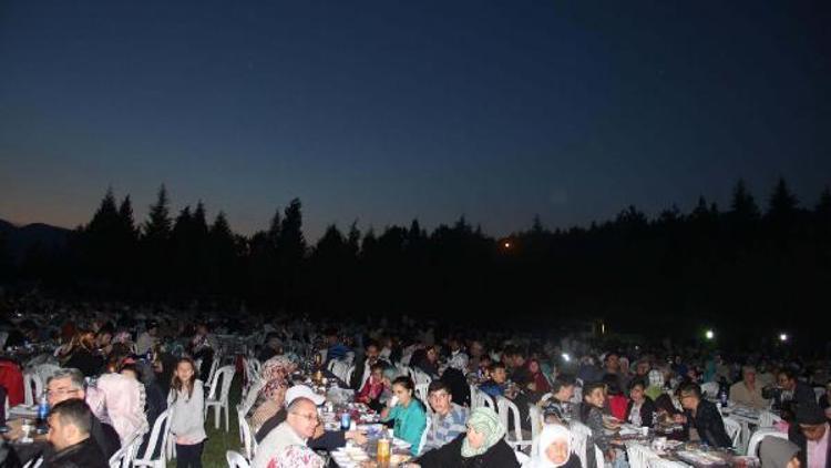 Emet Belediyesinden 3 bin kişilik iftar yemeğ