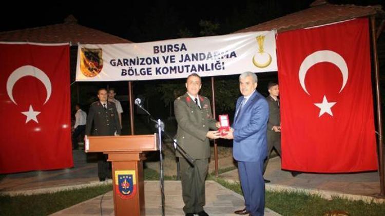 Bursada Garnizon Komutanlığının bahçesinde anlamlı iftar