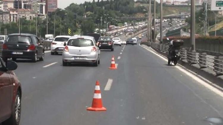 Zinciri kopan motorsikletini köprüde terk edince polis alarma geçti