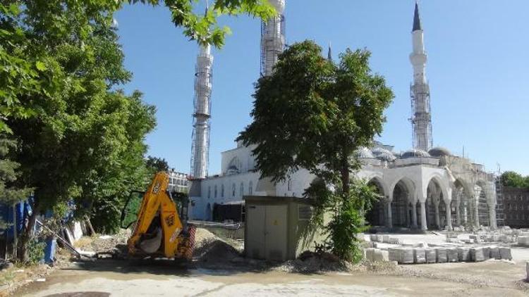 Ankaranın en büyük camisine Selçuklu dönemine ait mukarnas süsleme sanatı işleniyor