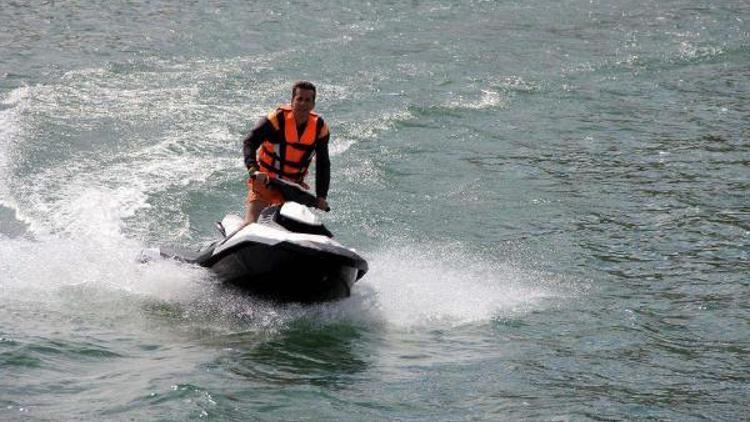 Almus barajında jet-ski keyfi