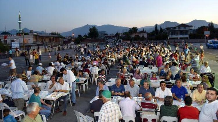 Tütüncü mahalleleri gezdi