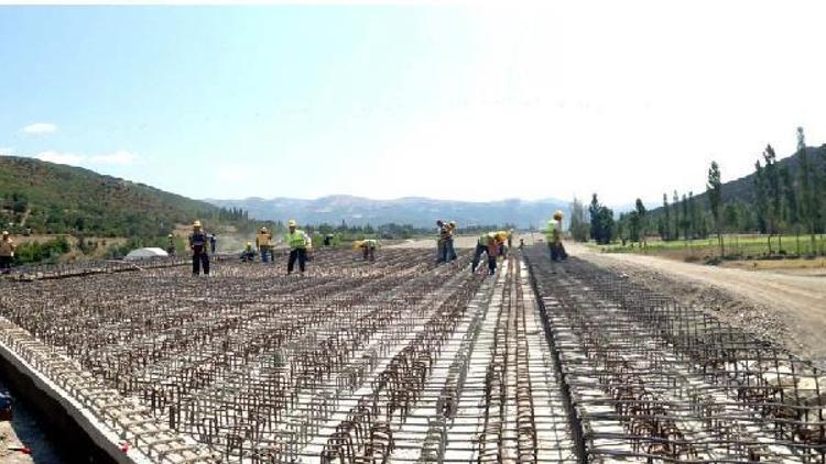 Tokat-Niksar arasında yeni yol çalışması sürüyor