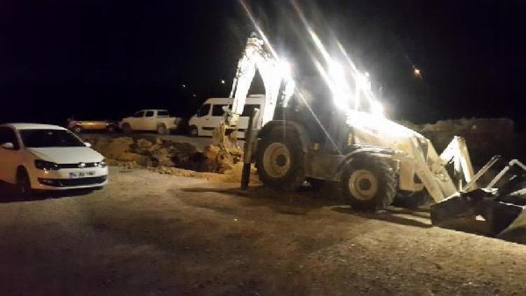 Bağlantı yolu kapatılan tesisin gece otoparkı da kazıldı