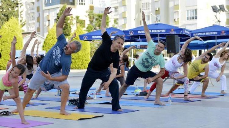 Muratpaşada Dünya Yoga Günü kutlandı