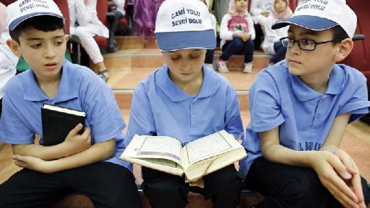 Mehmet Görmez : Namaza durduğumuzda arkadan çocuk cıvıltıları gelmiyorsa geleceğimizden endişe etmeliyiz