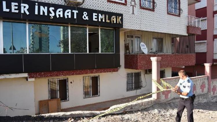 Emlak bürosunda saldırıya uğradı