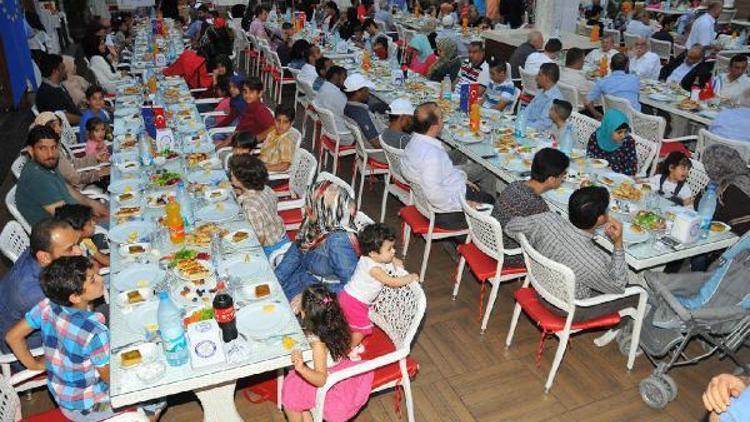 Mülteciler iftarda buluştu