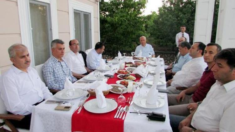 Yeni Mahalle Belediye Başkanı Yaşardan memleketinde iftar programı