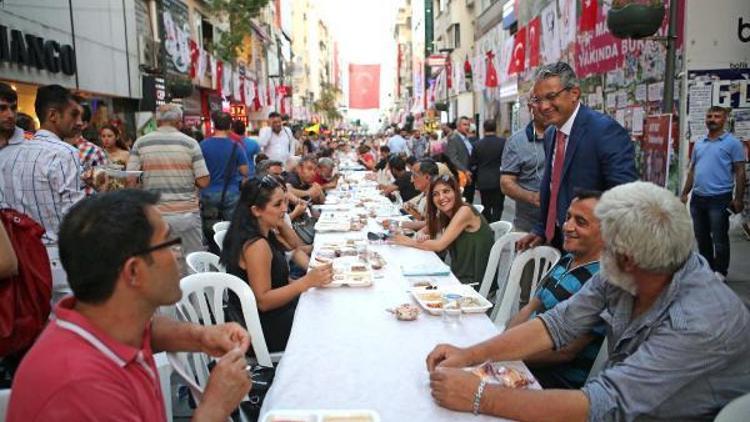 Karşıyaka Çarşıda Yeryüzü Sofrası